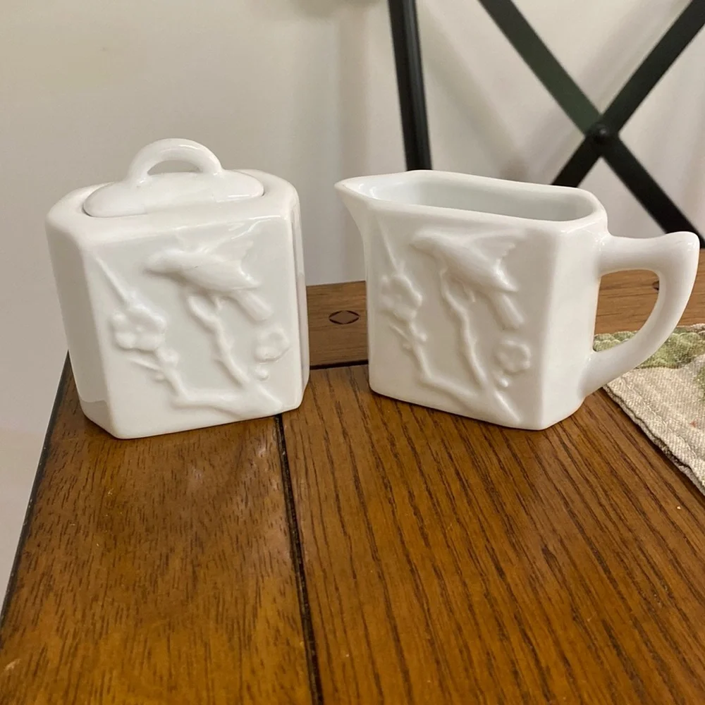 Rosanna White Teapot with matching creamer and sugar bowl - Picture 3 of 5